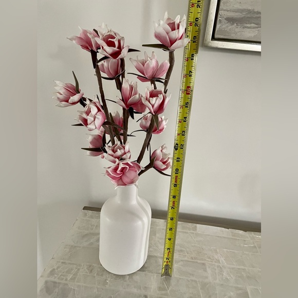 BRAND NEW! Floral decor in vase - Picture 3 of 4